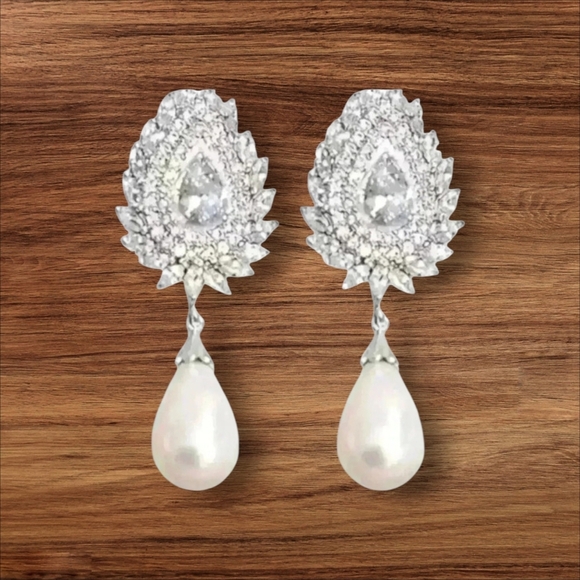 Jewelry - Silver Teardrop Shape Shiny Zircon & Faux Pearl earrings.